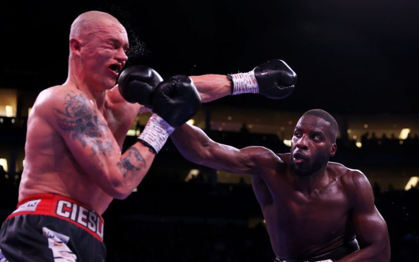 Лоуренс Околи защитил титул WBO в бою с Михалом Чеслаком