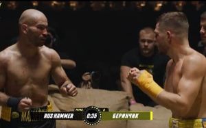 Денис Беринчик деклассировал Артема Лобова, заставив угол соперника остановить бой после четвертого раунда