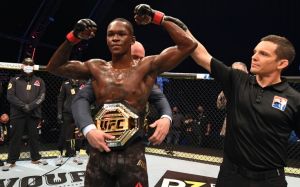 Адесанья — Джонсу: “Я приду за тобой на International Fight Week 2021”