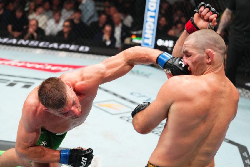 Дрикус дю Плесси отобрал титул у Шона Стриклэнда на UFC 297