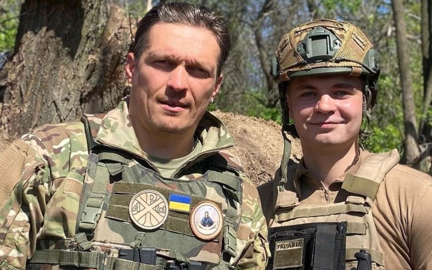 Александр Усик рассказал о своем визите на передовую: "В 900 метрах уже были враги"