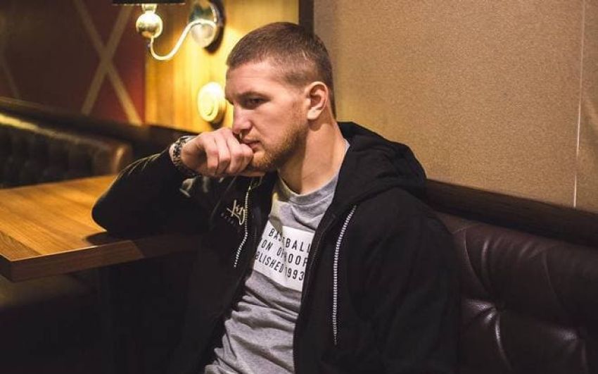 Минаков - о появлении Минеева в клетке во время интервью Гребнева: "Допускаю, что агрессия со стороны зрителей произошла из-за этой ситуации"