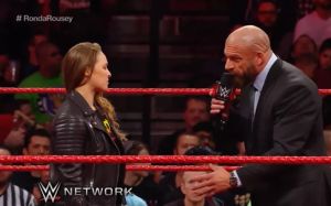 Ронда Роузи подписала контракт с WWE и бросила Triple H на стол