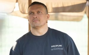 Александр Усик назвал топ-3 лучших боксера мира