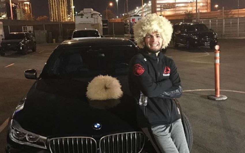 Хабиб Нурмагомедов подарил Дане Уайту свою любимую папаху