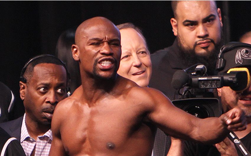 Джо Роган: "Флойд Мейвезер серьезно относится к предложению UFC"