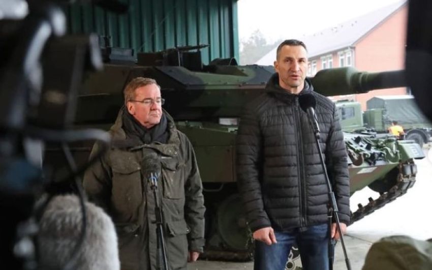 Кличко встретился с украинскими военными на полигоне в Германии