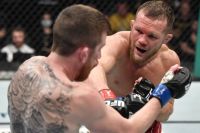 Петр Ян победил Кори Сандхагена на UFC 267, завоевав временный титул в легчайшем весе