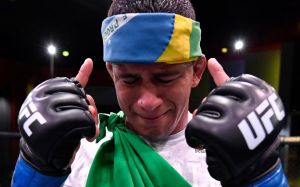 Гилберт Бернс одержал победу над Тайроном Вудли на UFC on ESPN 9