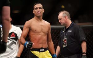 Чарльз Оливейра просит UFC вернуть его в полулегкий дивизион 