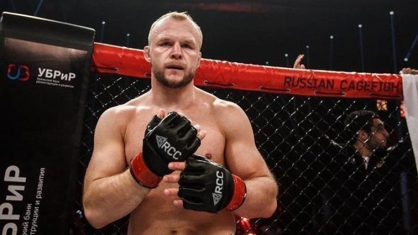 Александр Шлеменко: "Моя цель – не попробовать свои силы в UFC, а завоевать там пояс"