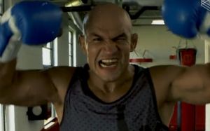 После увольнения с UFC Джуниор Джос Сантос продолжит карьеру в боксе
