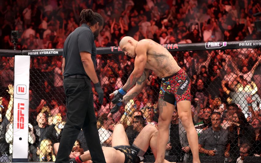 Алекс Перейра уничтожил Магомеда Анкалаева в первом раунде в реванше на UFC 320