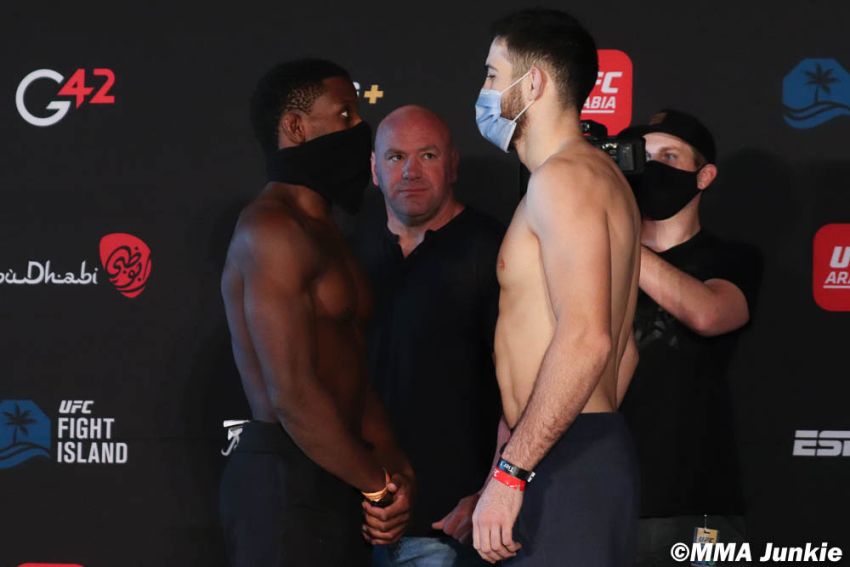 Видео боя Фил Хоус - Нассурдин Имавов UFC on ABC 1