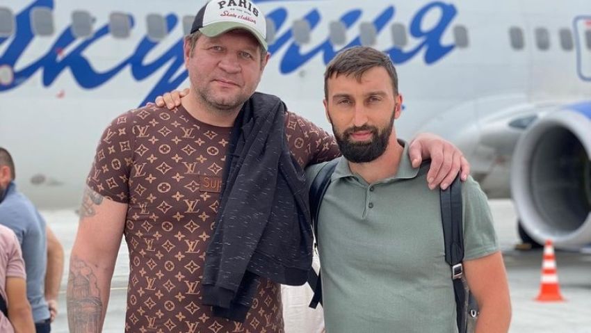 Сергей Харитонов уверен, что менеджер Емельяненко использует Александра: "Он уже еле ходит"