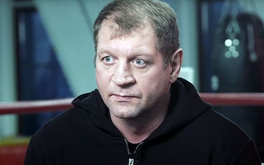 Александр Емельяненко похвастался результатами жима штанги: "А ты сможешь?"