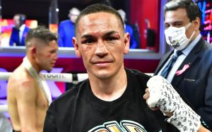 Эстрада отказался от титула WBA