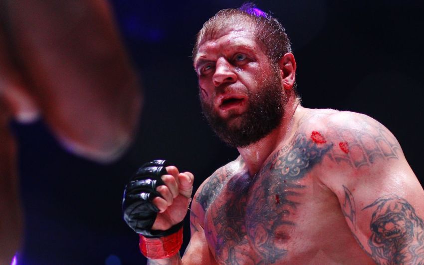 Магомед Исмаилов не хочет, чтобы Александр Емельяненко дрался на голых кулаках