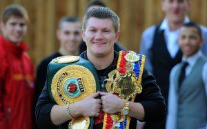 Тренер Бивола прокомментировал смерть Хаттона: "Был безбашенным и грязным боксером из кабака"