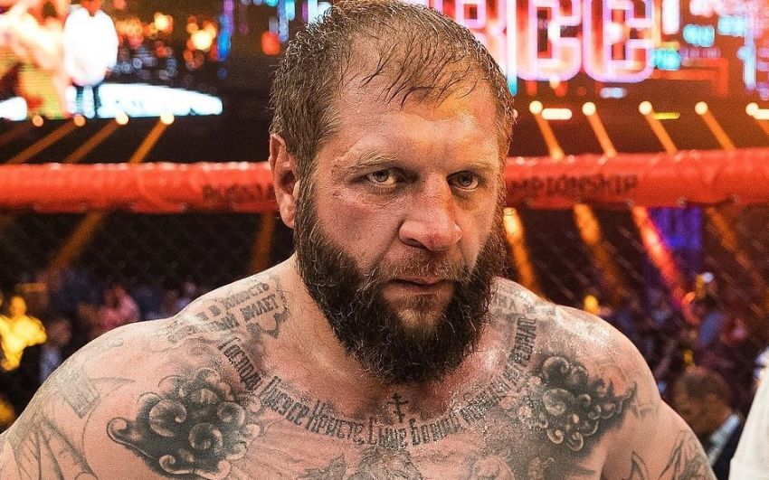 Камил Гаджиев считает, что Александр Емельяненко легкомысленно относится к бою с Кокляевым