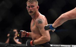 Александр Густафссон выбывает из UFC 227