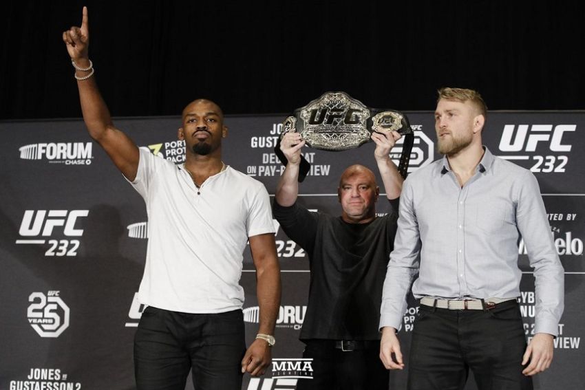 Ставки UFC 232: Джонс и Сайборг фавориты боев с Густафссоном и Нуньес