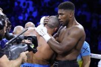 Александр Усик высказался о поведении Джошуа после поражения в реванше: "Он нормальный чувак"