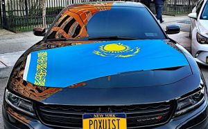 Фан Головкина в США на американском авто с коттоновой ленточкой и надписью «На Берлин!» — фото