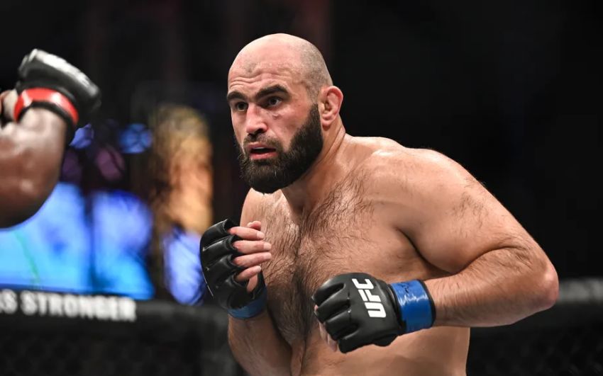 Шамиль Абдурахимов снялся с боя против Криса Дакаса на UFC on ESPN 28