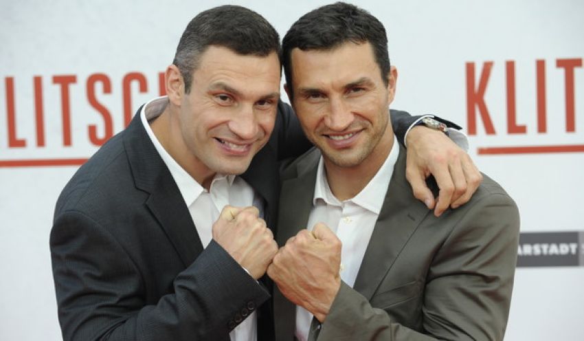 Братьям Кличко вручили награду "Мистер Олимпия"