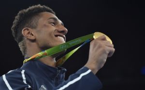 Тони Йока стал олимпийским чемпионом в супертяжелом весе