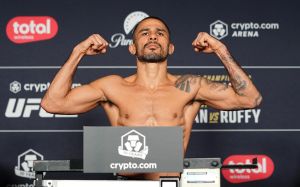 Результаты взвешивания турнира UFC 331