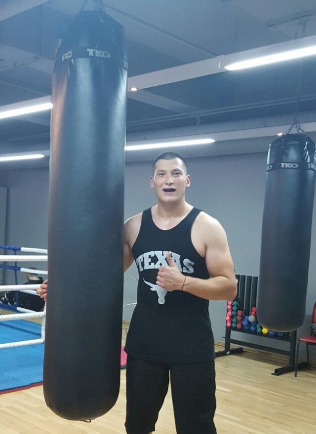 Определился соперник казахстанского супертяжеловеса по дебютному бою в США 