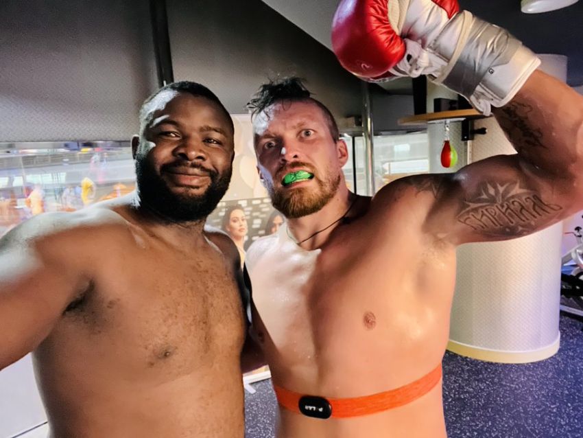 Мартин Баколе опубликовал фото с Усиком из тренировочного лагеря Александра: "Наслаждаюсь пребыванием на ринге с лучшими"