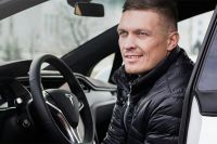 Александр Усик вспомнил, как отказался от дорогого автомобиля, который ему хотели подарить после победы над Гассиевым