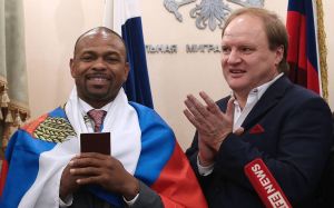 Рой Джонс встал на защиту россиян после исключения из рейтингов WBC: "Нам не следует смешивать политику и спорт"