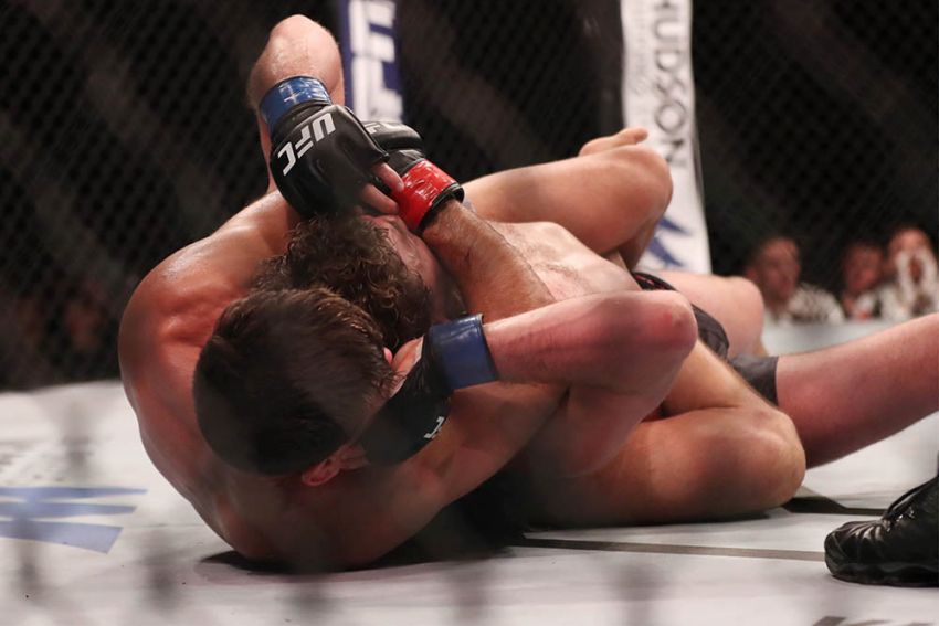 Реакция в Твиттере на победу Демиана Майи удушением в бою с Беном Аскреном на UFC Fight Night 162