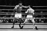Лайонел Роуз: Боксер, чья победа в бою за титул чемпиона мира помогла объединить белое и черное население Австралии