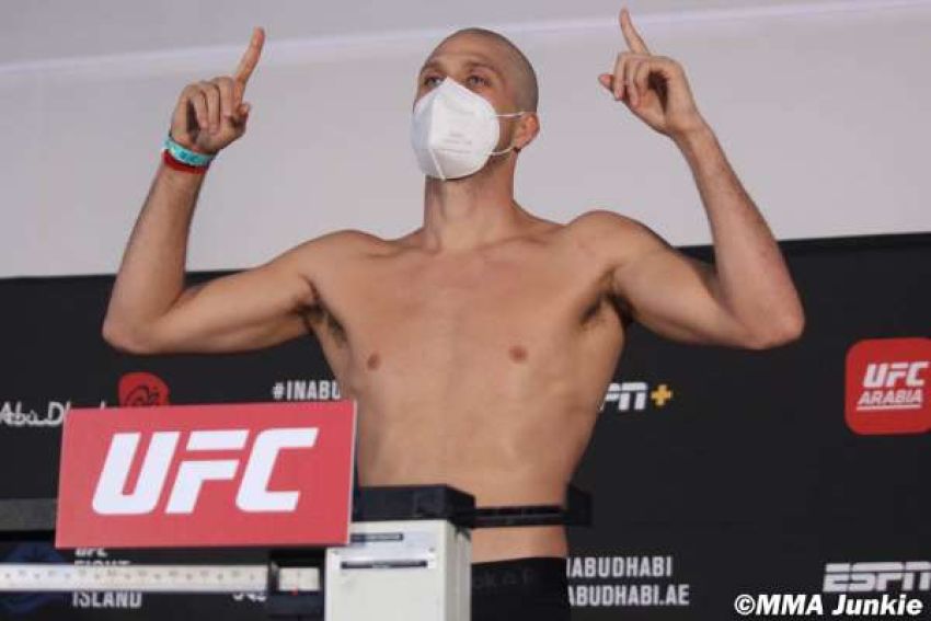 Результаты взвешивания турнира UFC on ESPN+ 38: Брайан Ортега - "Корейский Зомби"