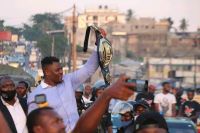 Видео: Фрэнсис Нганну привез чемпионский пояс UFC в Камерун