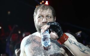 Александр Емельяненко показал бой с тенью: "Дацик, не стоит подставлять свою голову!"