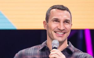 Владимир Кличко: "Если вы стоите на месте, то отстанете. Если вы отстанете, то угодите в нокаут"