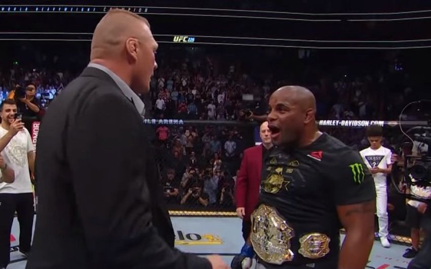 Даниэль Кормье размышляет о причинах Леснара продолжить выступления в WWE вместо UFC