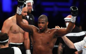 Даниэль Дюбуа нокаутировал Богдана Дину, завоевав временный титул WBA в супертяжелом весе