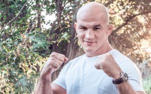 Джуниору Дос Сантосу сегодня исполнилось 33