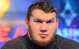 Бой Арсланбека Махмудова и Мариуша Ваха перенесен