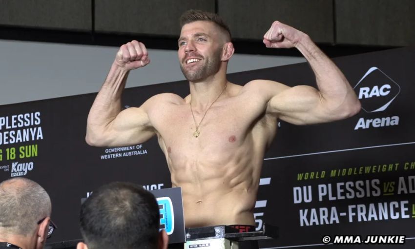 Результаты взвешивания UFC 305: Дрикус дю Плесси – Исраэль Адесанья