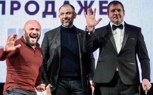 Александр Емельяненко: "Трость - это образ. Ну какая травма?"