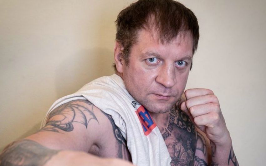 Александр Емельяненко сообщил о подписании контракта на следующий бой