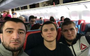 Хабиб Нурмагомедов вылетел в Калифорнию, чтобы продолжить свою подготовку в зале AKA